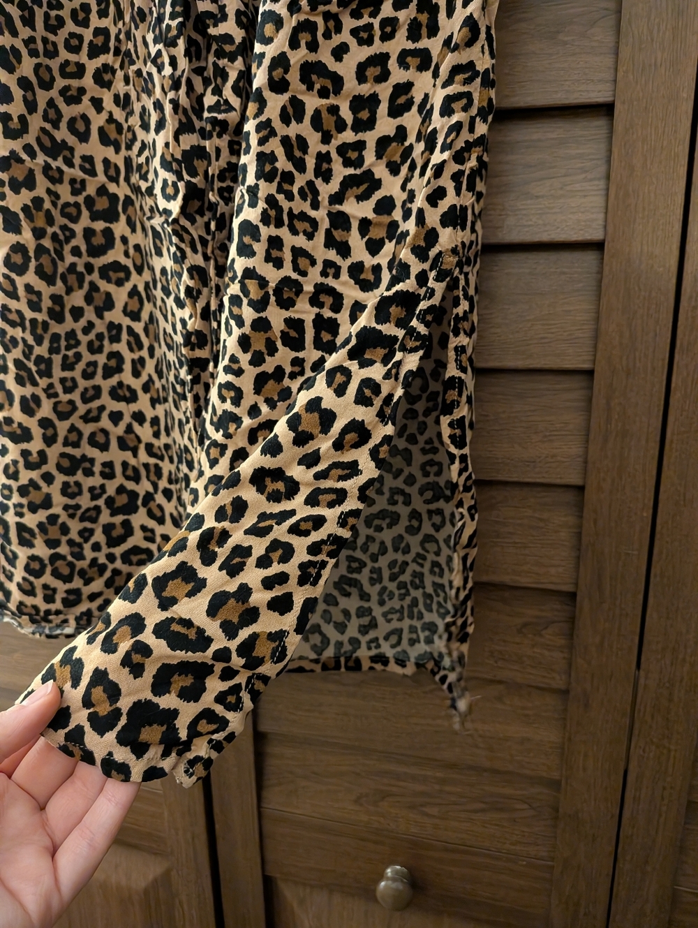Leopard Print Wide Leg Pants With Bottom Slits And Pockets - Picture 4 of 12